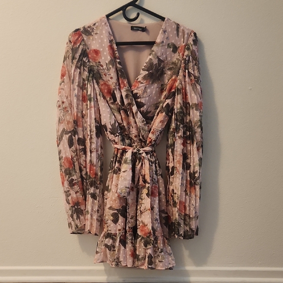 Boohoo Dresses & Skirts - Boohoo Blush Floral Pink Dress